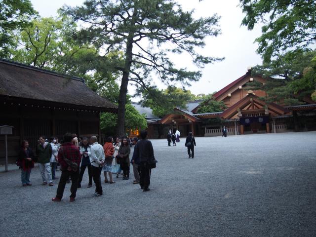 日本の変わったお祭り 愛知県熱田神宮で行われる珍祭 オホホ祭り 酔笑人神事 を紹介 Latte