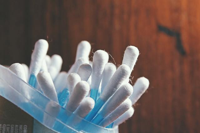 綿棒くるくるで耳垢がごっそり取れる 正しい耳かきのやり方とコツ Latte