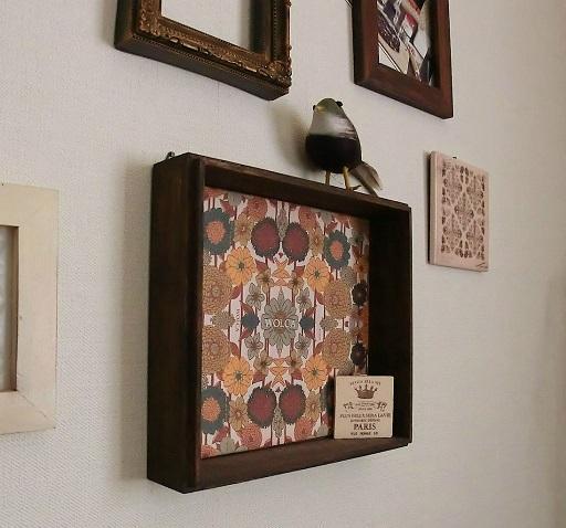 100均アイテムで作る 簡単リメイク雑貨 いらない木箱や瓶を使ってアンティークなお部屋を演出しよう Latte