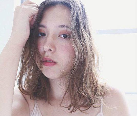 くせ毛が可愛いミディアムヘアスタイル クセのタイプ別ヘアスタイル Latte