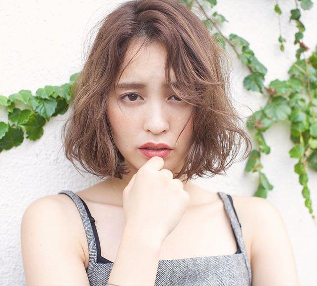 面長さんにおすすめ 前髪 でスッキリ小顔美人に魅せるヘアスタイル Latte