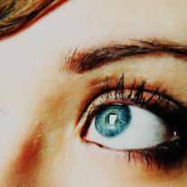 二重まぶた 三重まぶたになる原因 治し方 もとの目に治す４つの方法 Latte